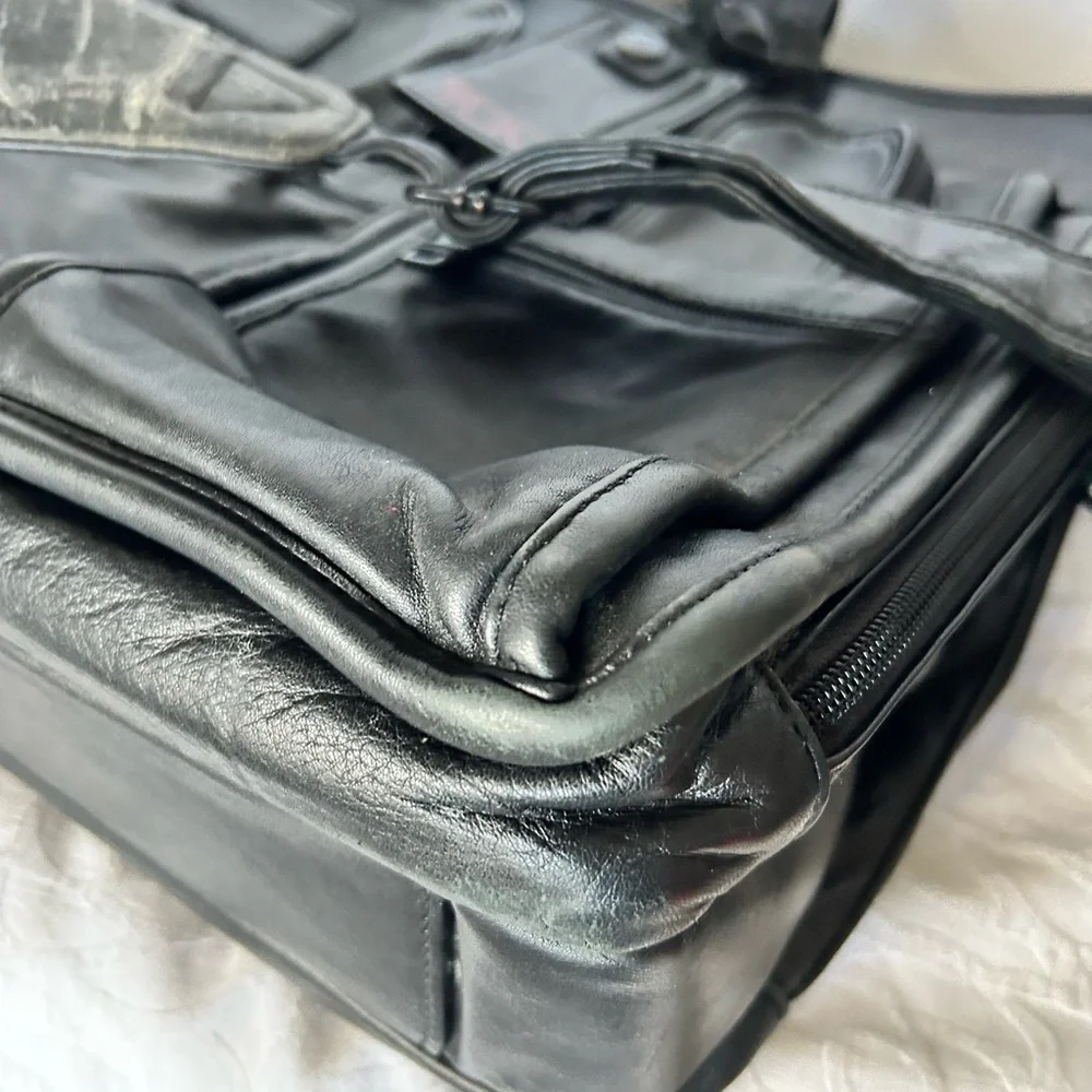 TUMI Classic Black Leather Business Briefcase Organizer.